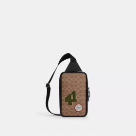 Mochila Sullivan en Signature Canvas con parches