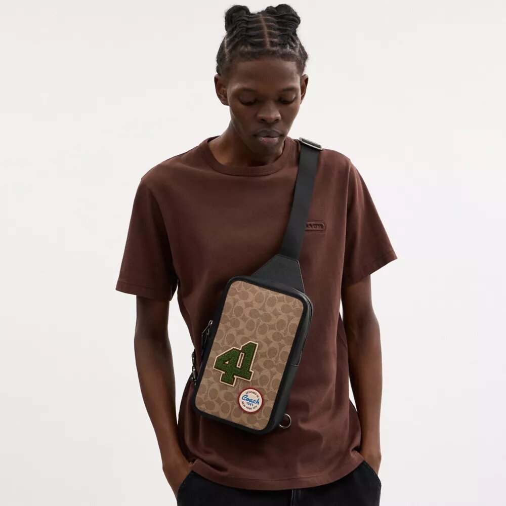 Mochila Sullivan en Signature Canvas con parches