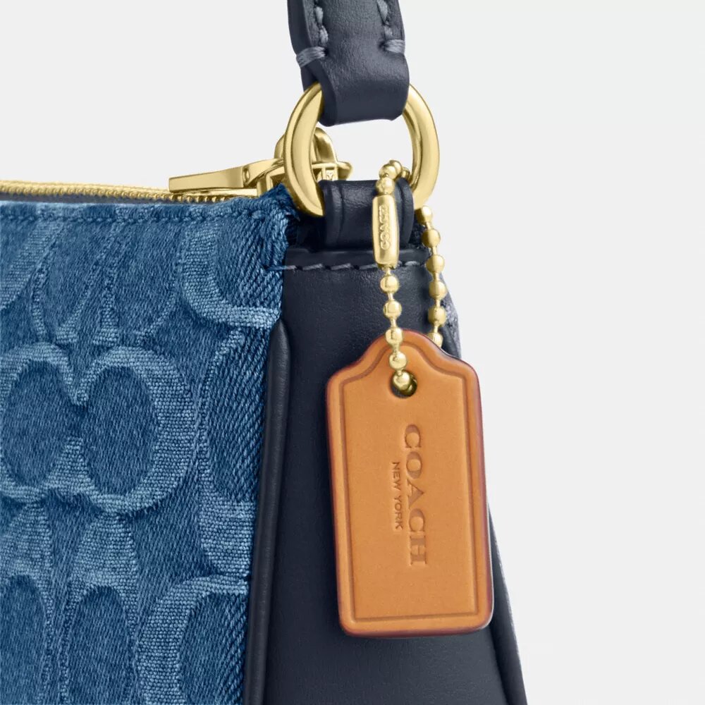 Nolita 19 en denim exclusivo