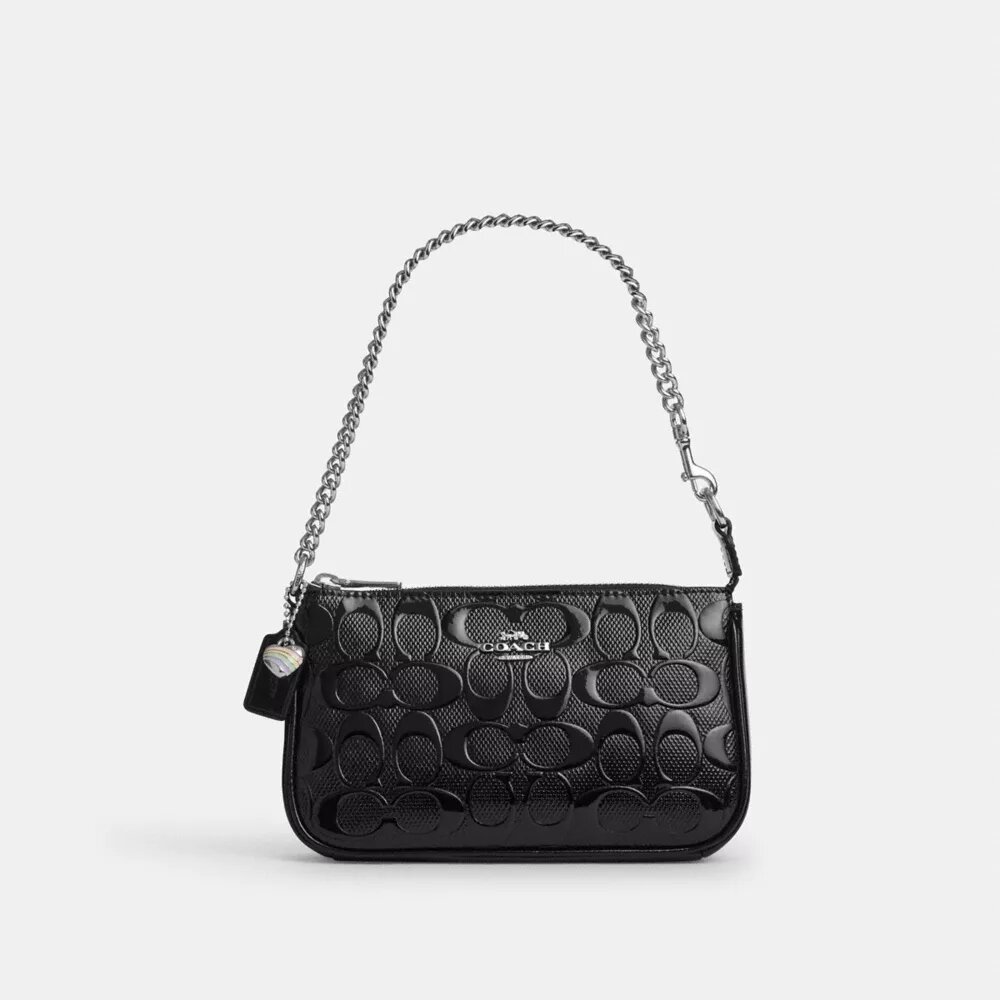 Nolita 19 en piel exclusiva con colgante de corazón