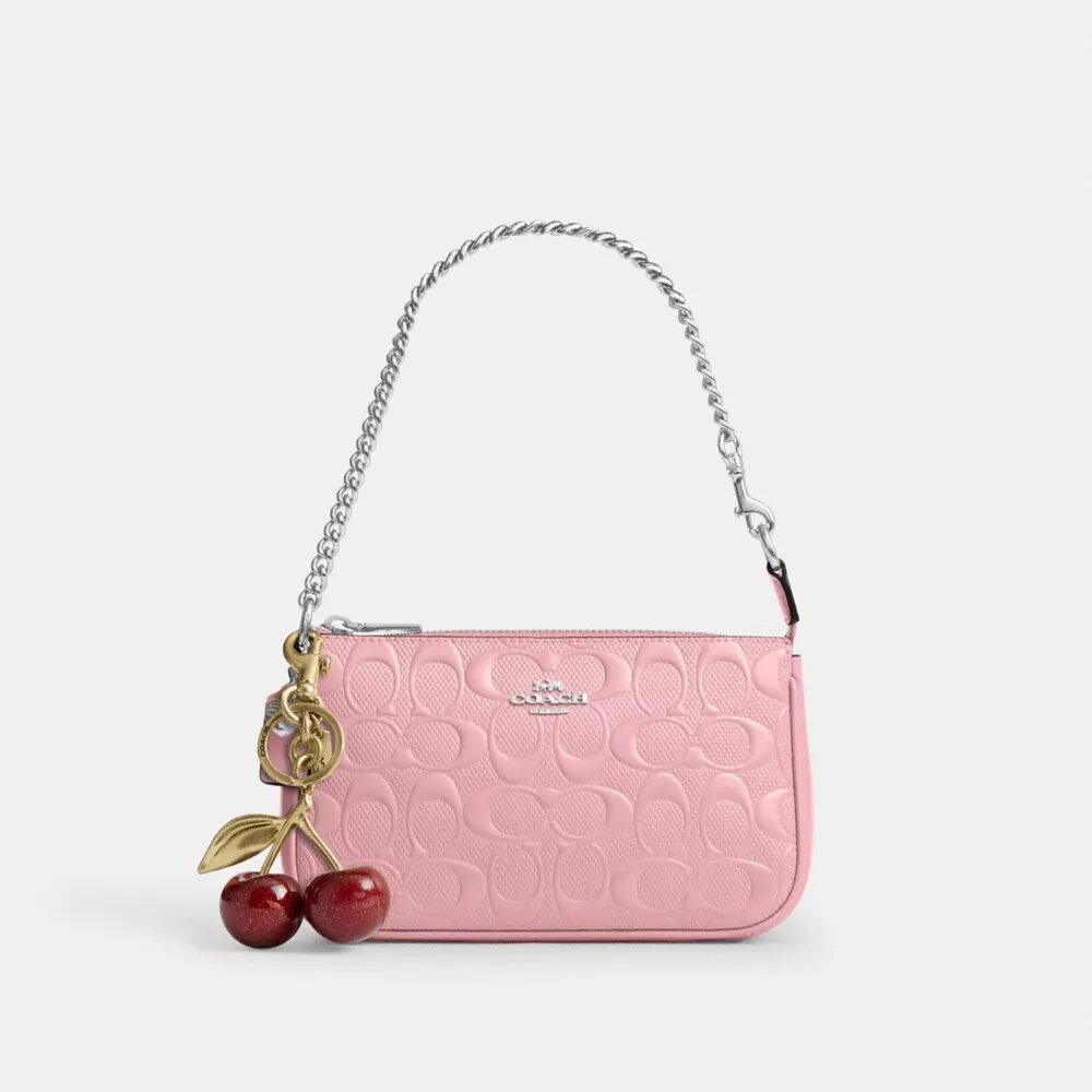 Nolita 19 en piel exclusiva con colgante de corazón