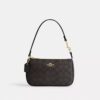 Nolita 19 en Signature Canvas