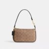 Nolita 19 en Signature Canvas