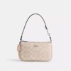 Nolita 19 en Signature Canvas