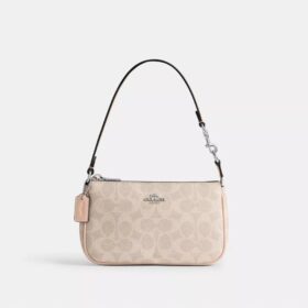 Nolita 19 en Signature Canvas