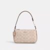 Nolita 19 en Signature Canvas
