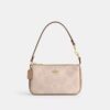 Nolita 19 en Signature Canvas