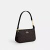 Nolita 19 en Signature Canvas