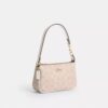 Nolita 19 en Signature Canvas