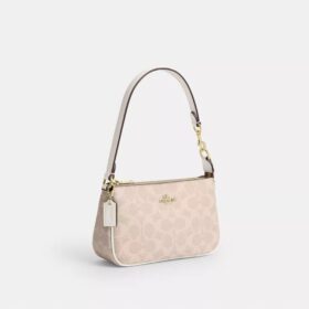 Nolita 19 en Signature Canvas