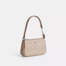 Nolita 19 en Signature Canvas