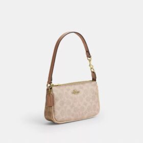 Nolita 19 en Signature Canvas
