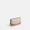 Nolita 19 en Signature Canvas