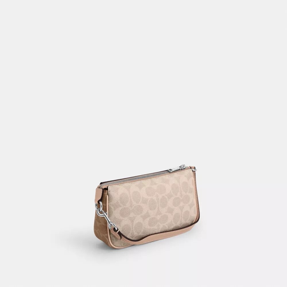 Nolita 19 en Signature Canvas