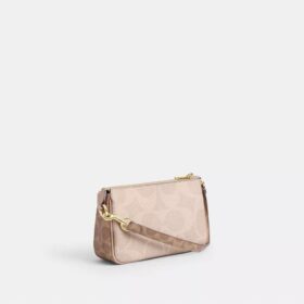 Nolita 19 en Signature Canvas
