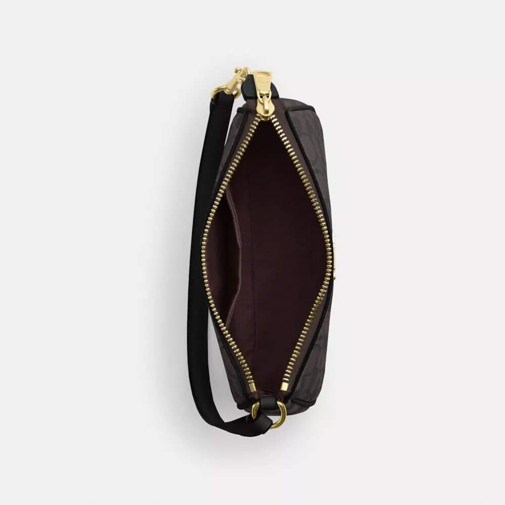 Nolita 19 en Signature Canvas