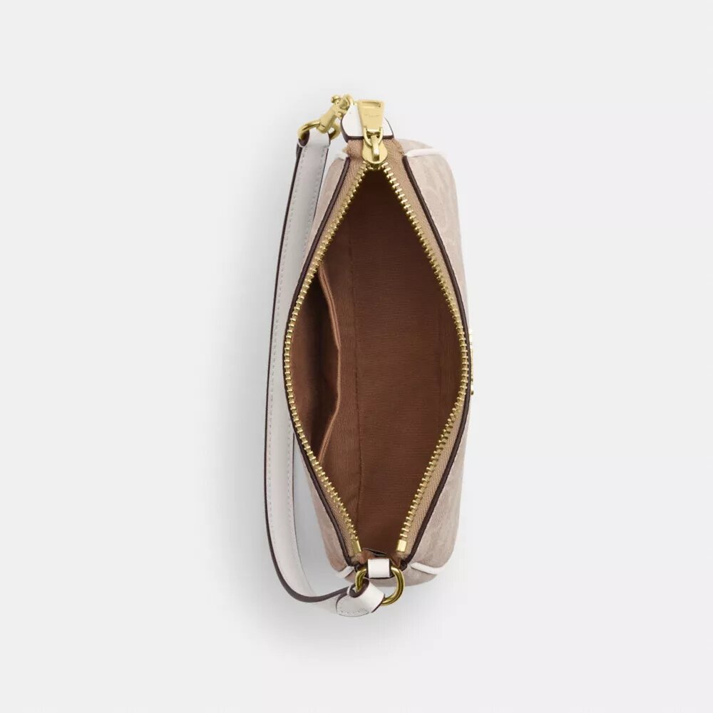 Nolita 19 en Signature Canvas