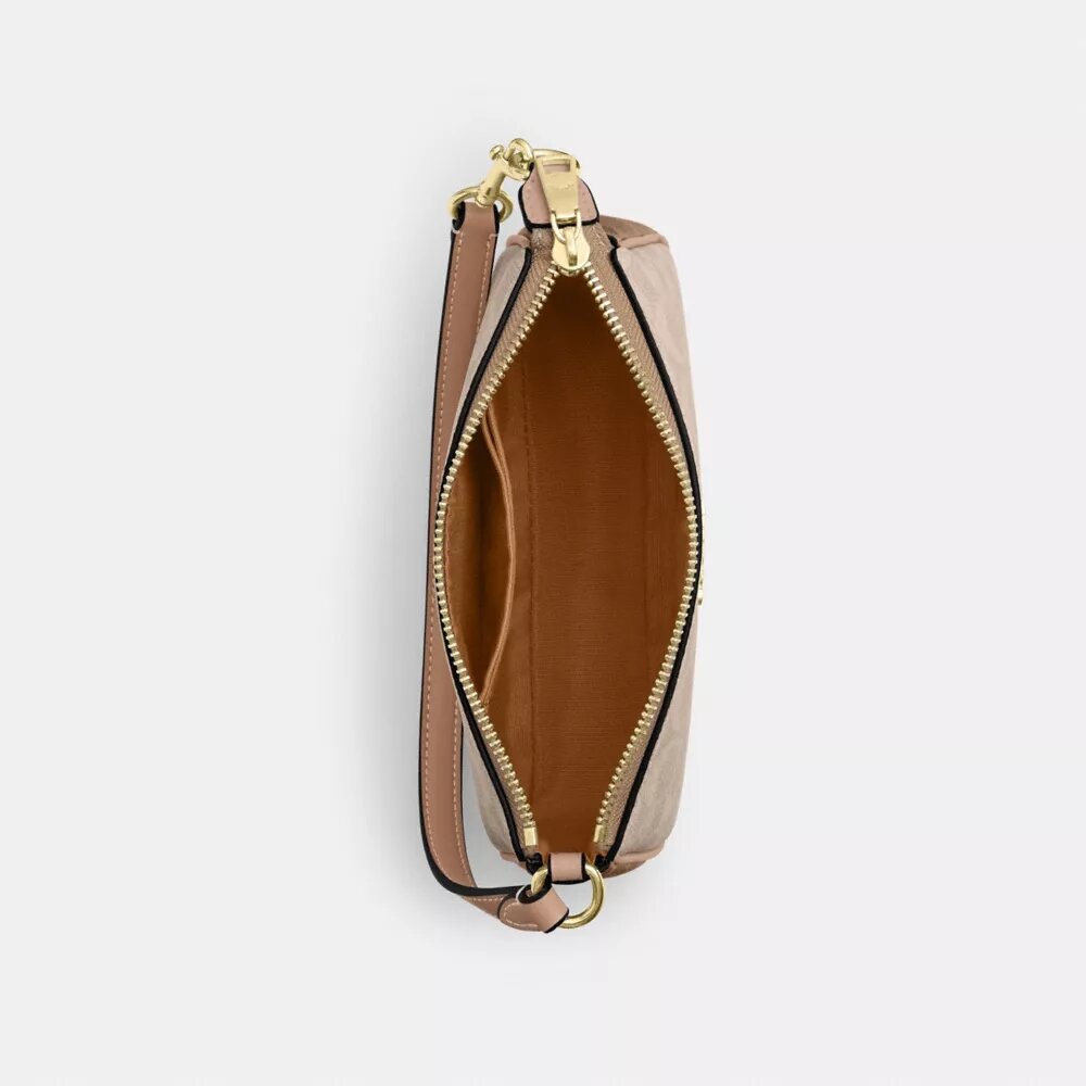 Nolita 19 en Signature Canvas