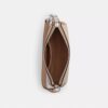 Nolita 19 en Signature Canvas