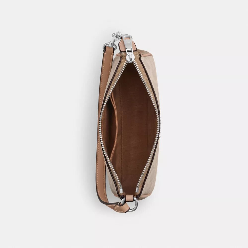 Nolita 19 en Signature Canvas