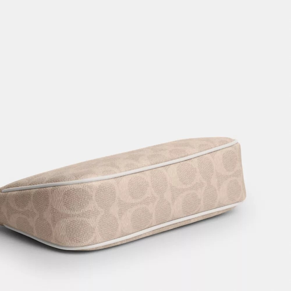 Nolita 19 en Signature Canvas