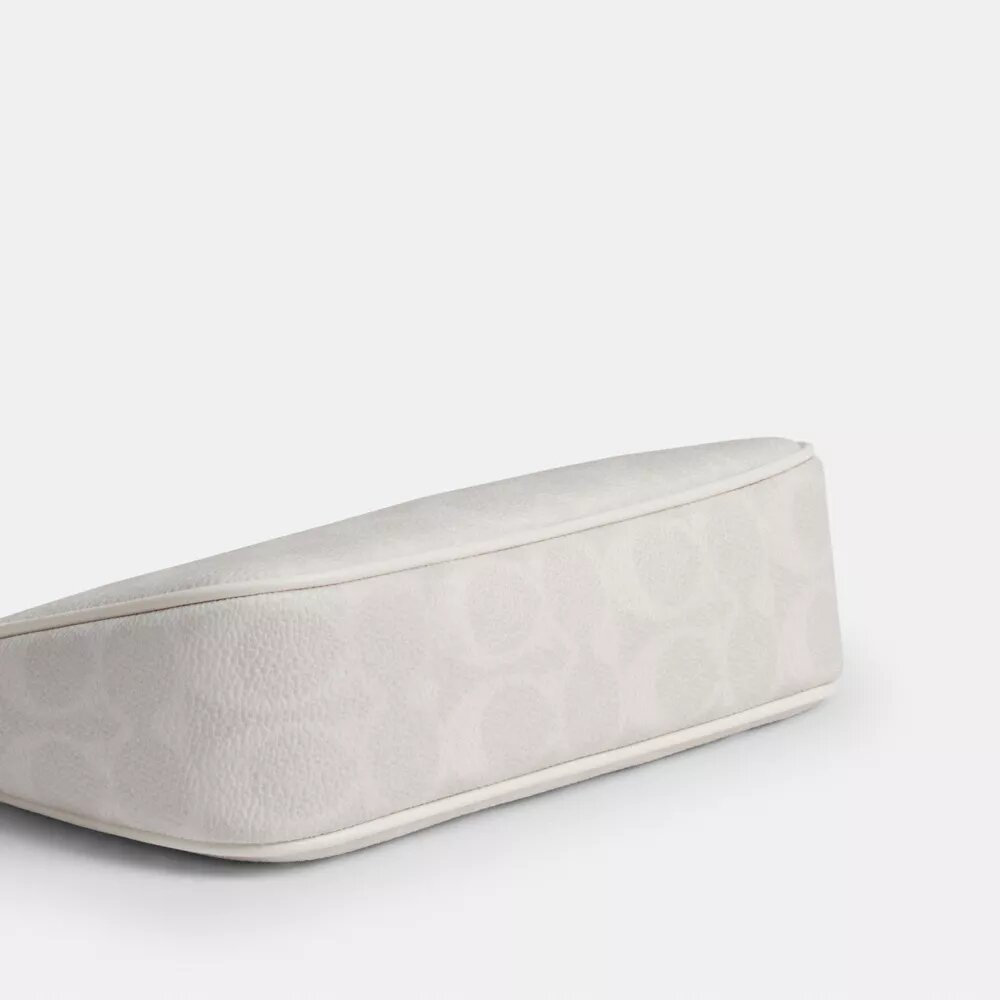 Nolita 19 en Signature Canvas