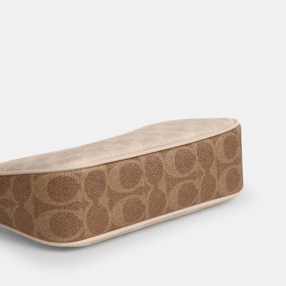 Nolita 19 en Signature Canvas