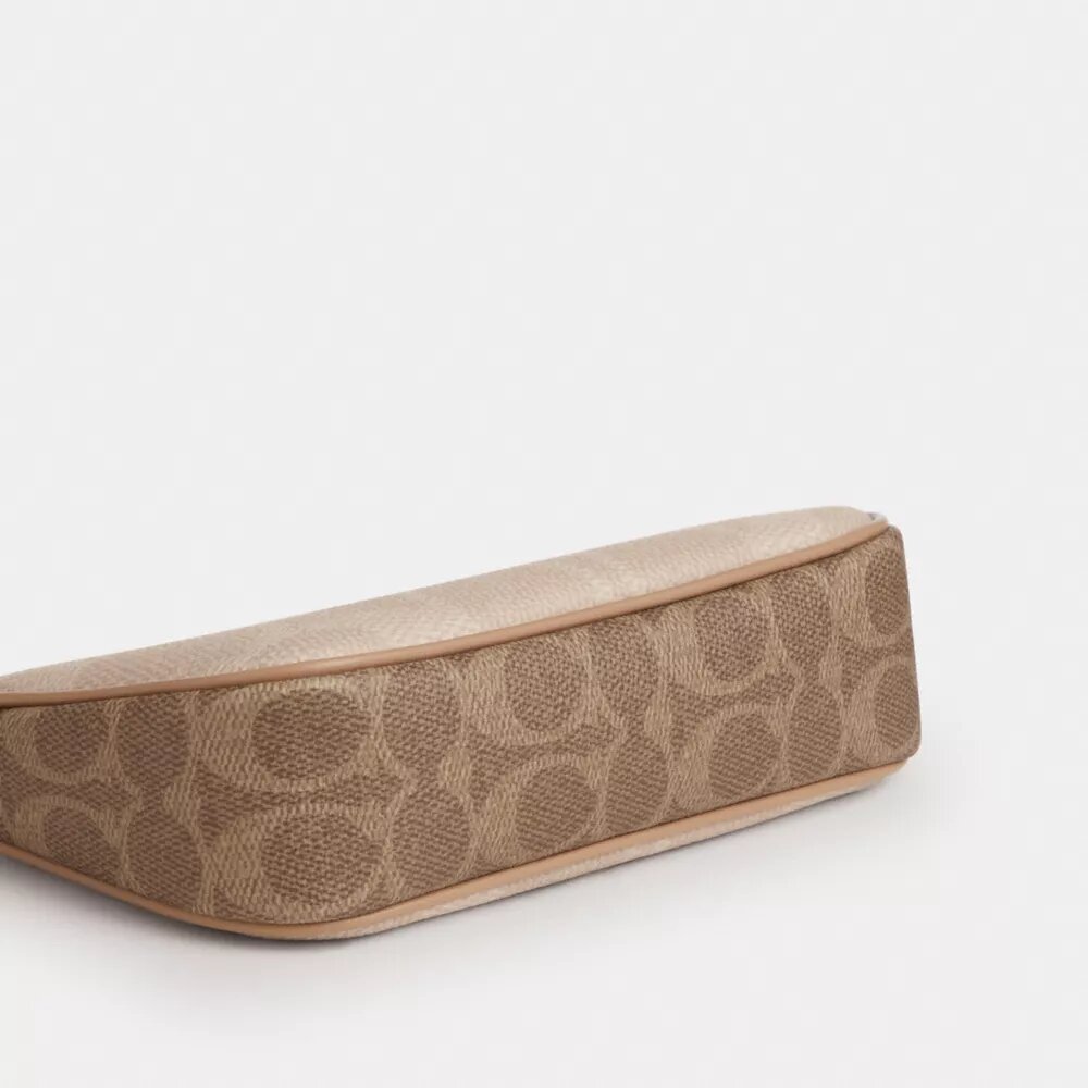 Nolita 19 en Signature Canvas