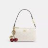 Nolita 19 en Signature Canvas