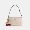 Nolita 19 en Signature Canvas