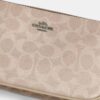 Nolita 19 en Signature Canvas