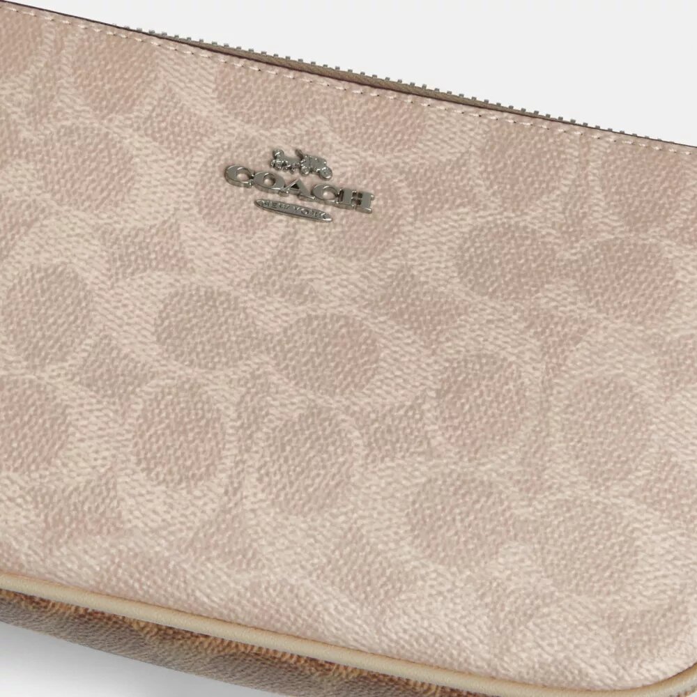 Nolita 19 en Signature Canvas