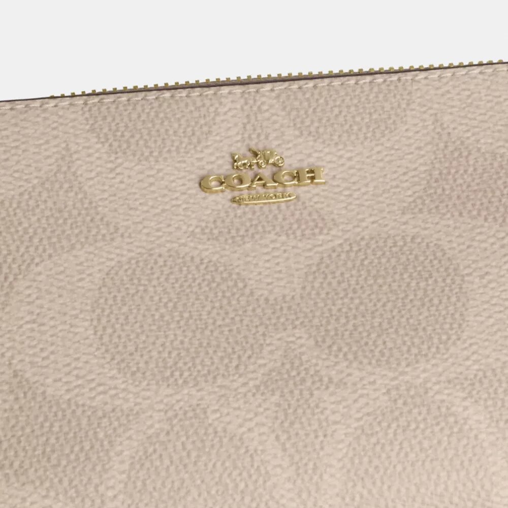 Nolita 19 en Signature Canvas
