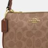Nolita 19 en Signature Canvas