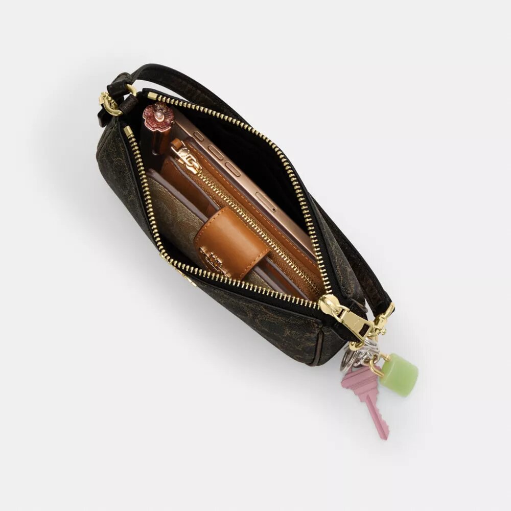 Nolita 19 en Signature Canvas con Charms
