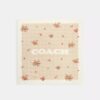 Pañuelo cuadrado de seda con estampado exclusivo de flores primaverales