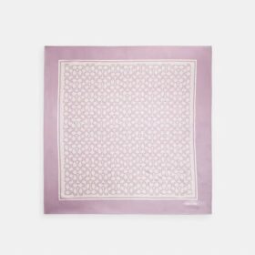 Pañuelo cuadrado de seda con estampado texturizado característico