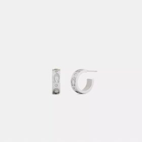 Pendientes Huggie con «C» repetida