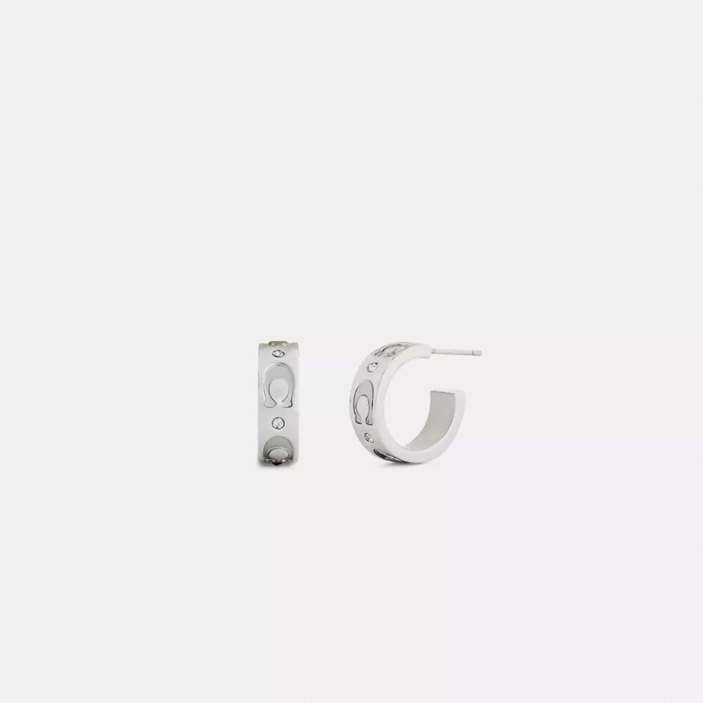 Pendientes Huggie con «C» repetida