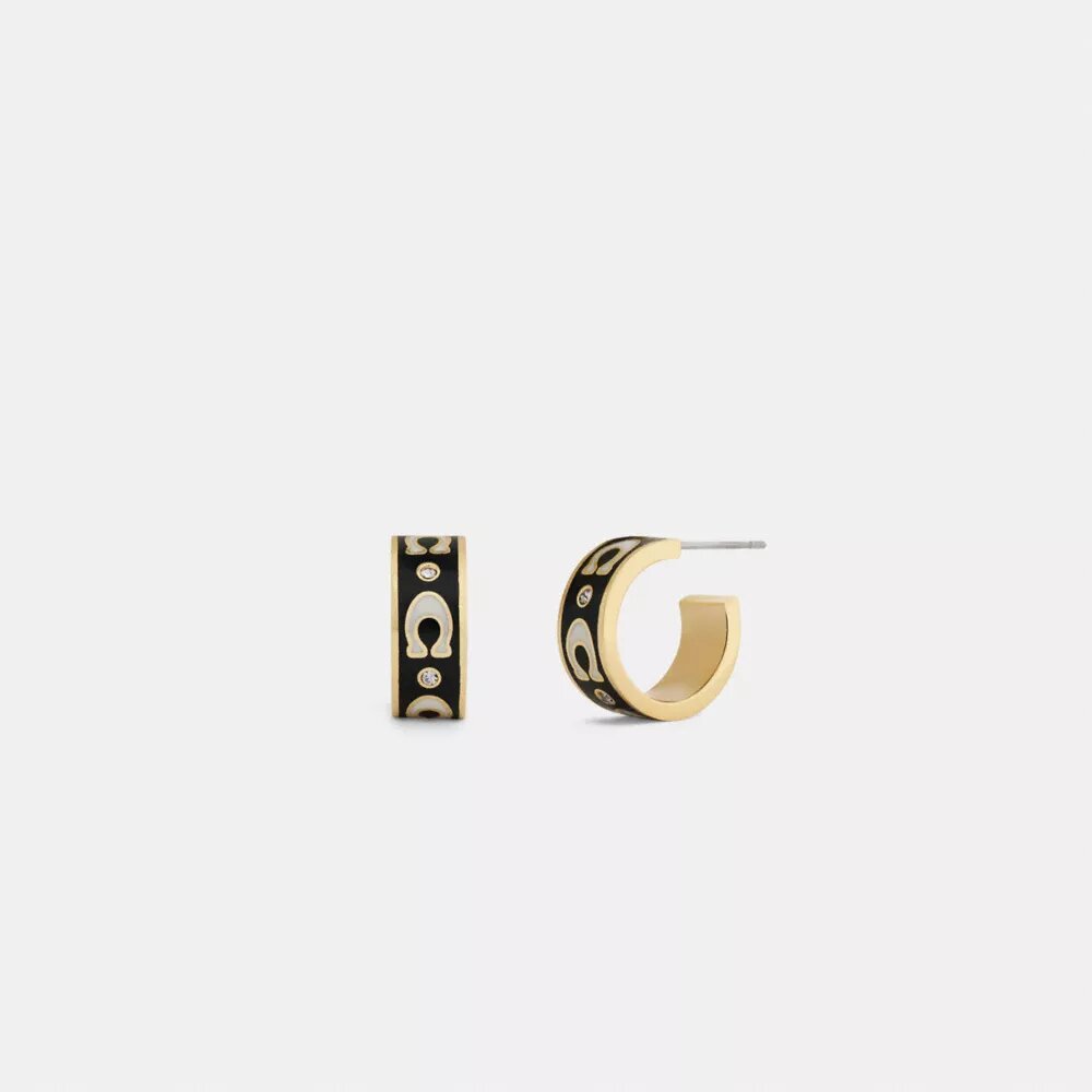 Pendientes Huggie con «C» repetida
