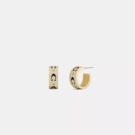 Pendientes Huggie con «C» repetida