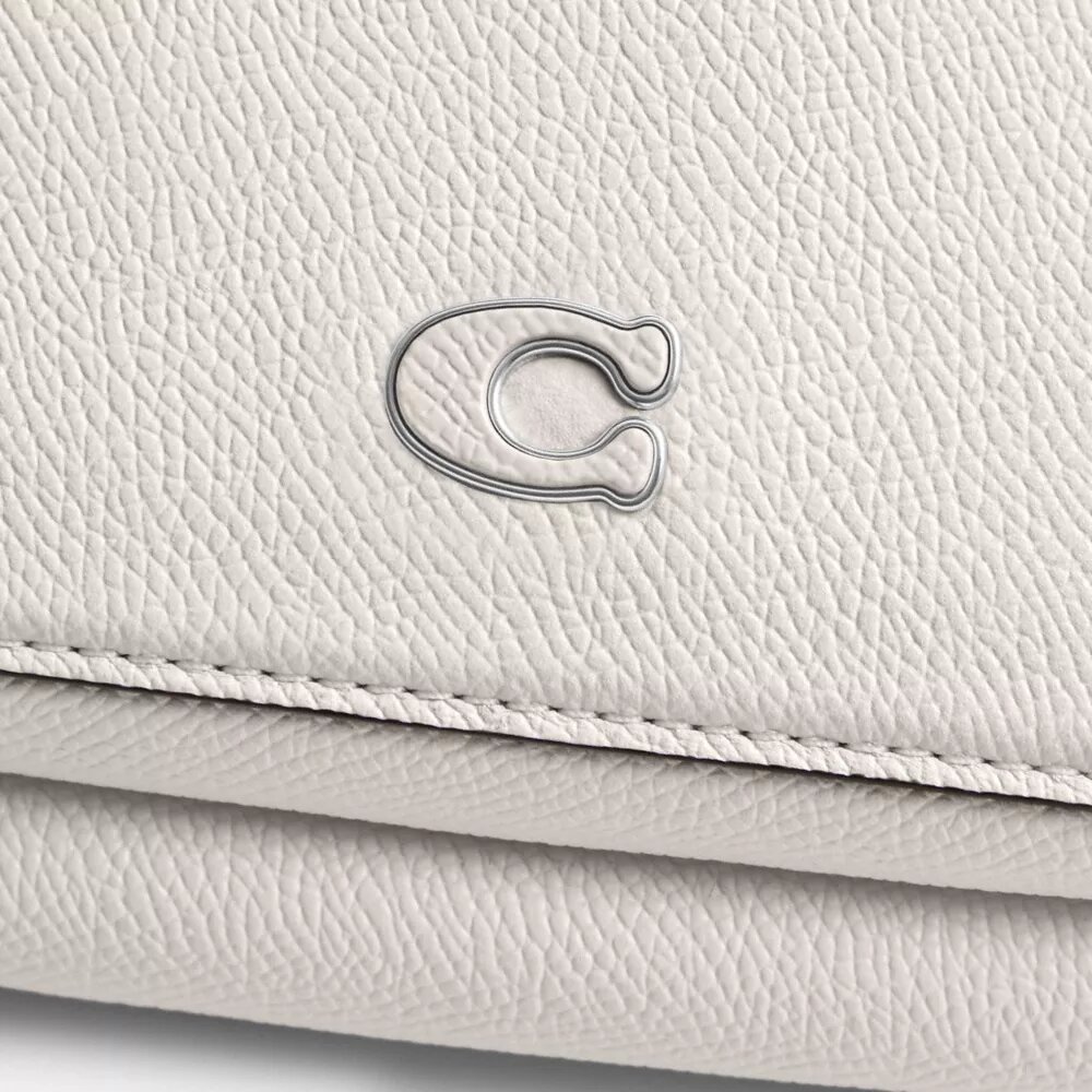 Riñonera con detalle interior de Signature Canvas
