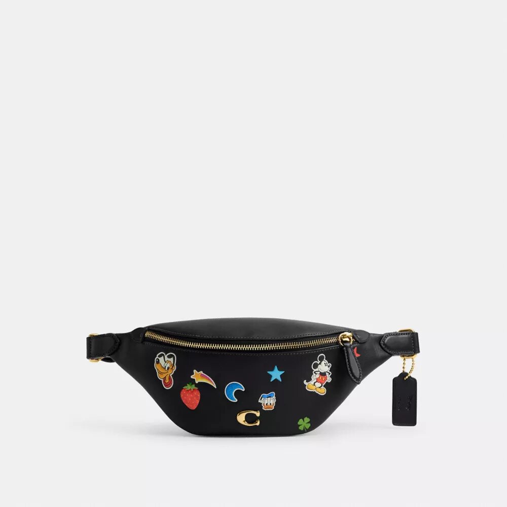 Riñonera Disney X Coach Charter 7 con estampado de pegatinas