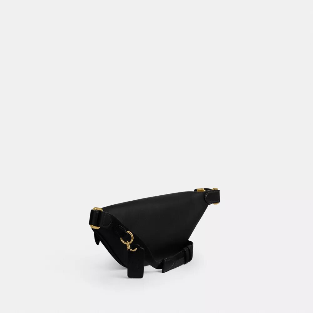 Riñonera Disney X Coach Charter 7 con estampado de pegatinas