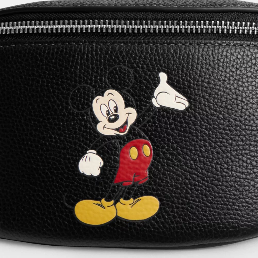 Riñonera Disney X Coach Charter 7 con Mickey Mouse
