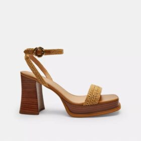 Sandalias de plataforma en rosa té