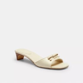 Sandalias de tacón bajo con lazo