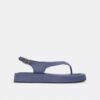 Sandalias de tiras con plataforma y «C» esculpida