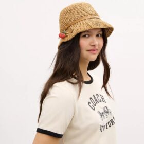 Sombrero de paja tipo «bucket» con detalle de cereza
