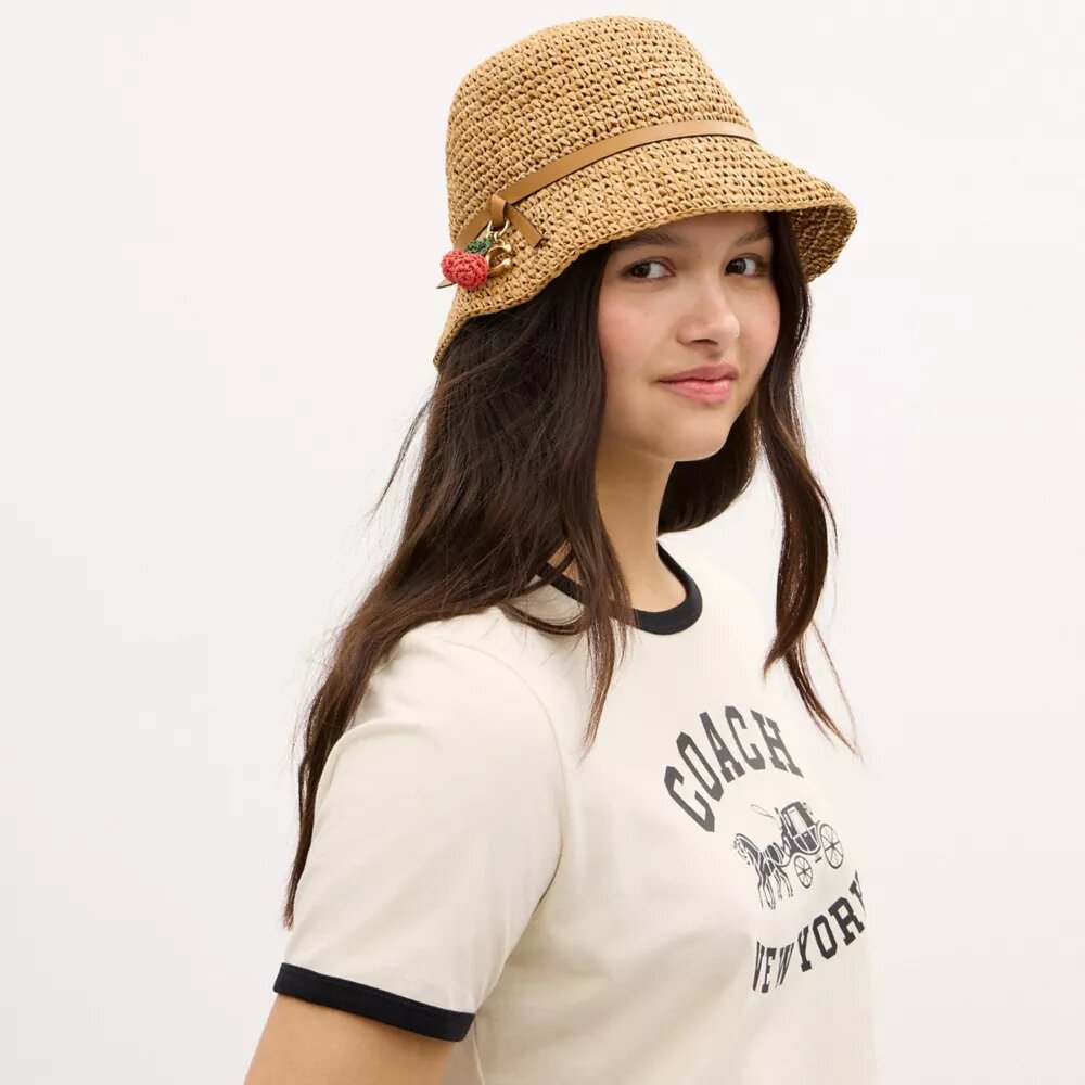 Sombrero de paja tipo «bucket» con detalle de cereza